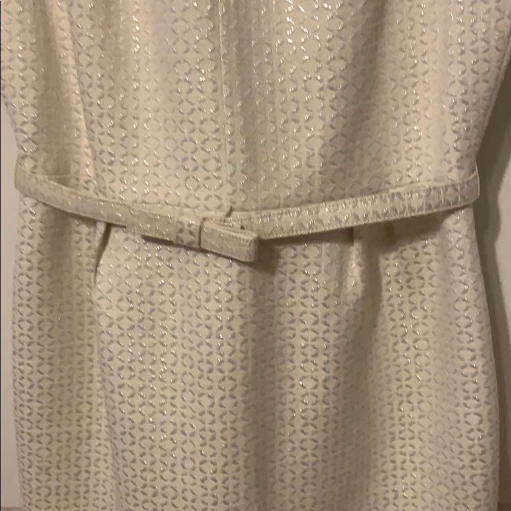 White silver pattern belted Jackie O style dress - Picture 3 of 4